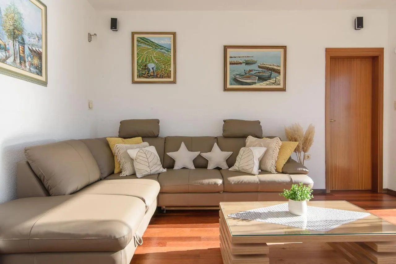 Apartment Helli Trogir