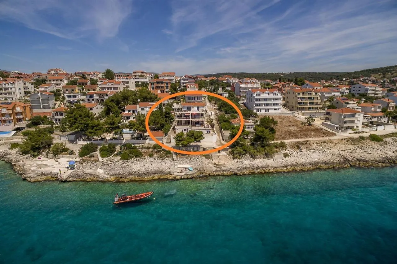 Apartment Helli Trogir 0*,